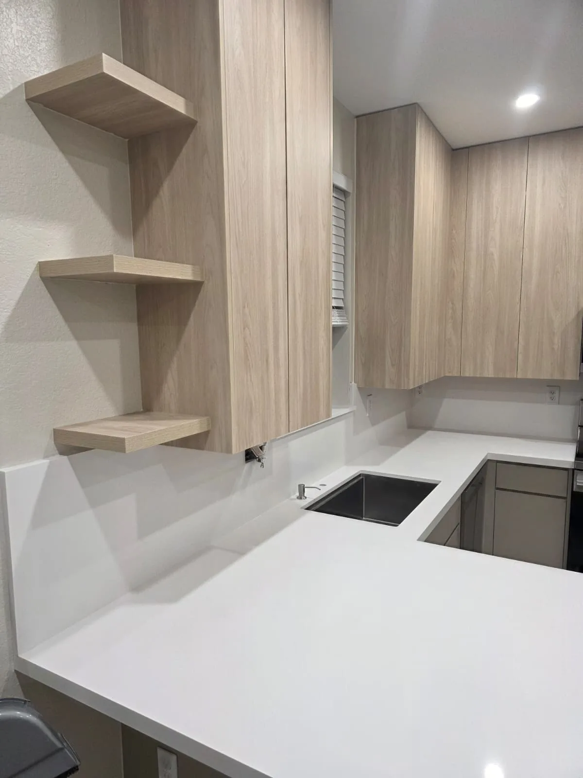 Oak kitchen with floating corner shelves